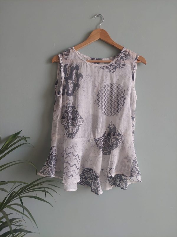 Grey & White printed cotton top - Image 3