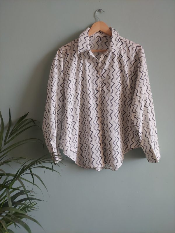 Off white cotton shirt with grey zig – zag pattern