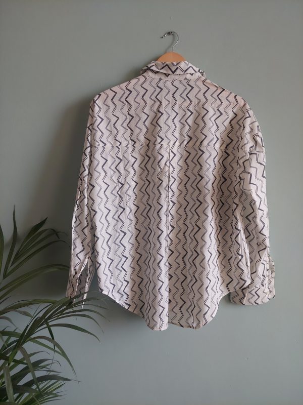 Off white cotton shirt with grey zig – zag pattern - Image 2